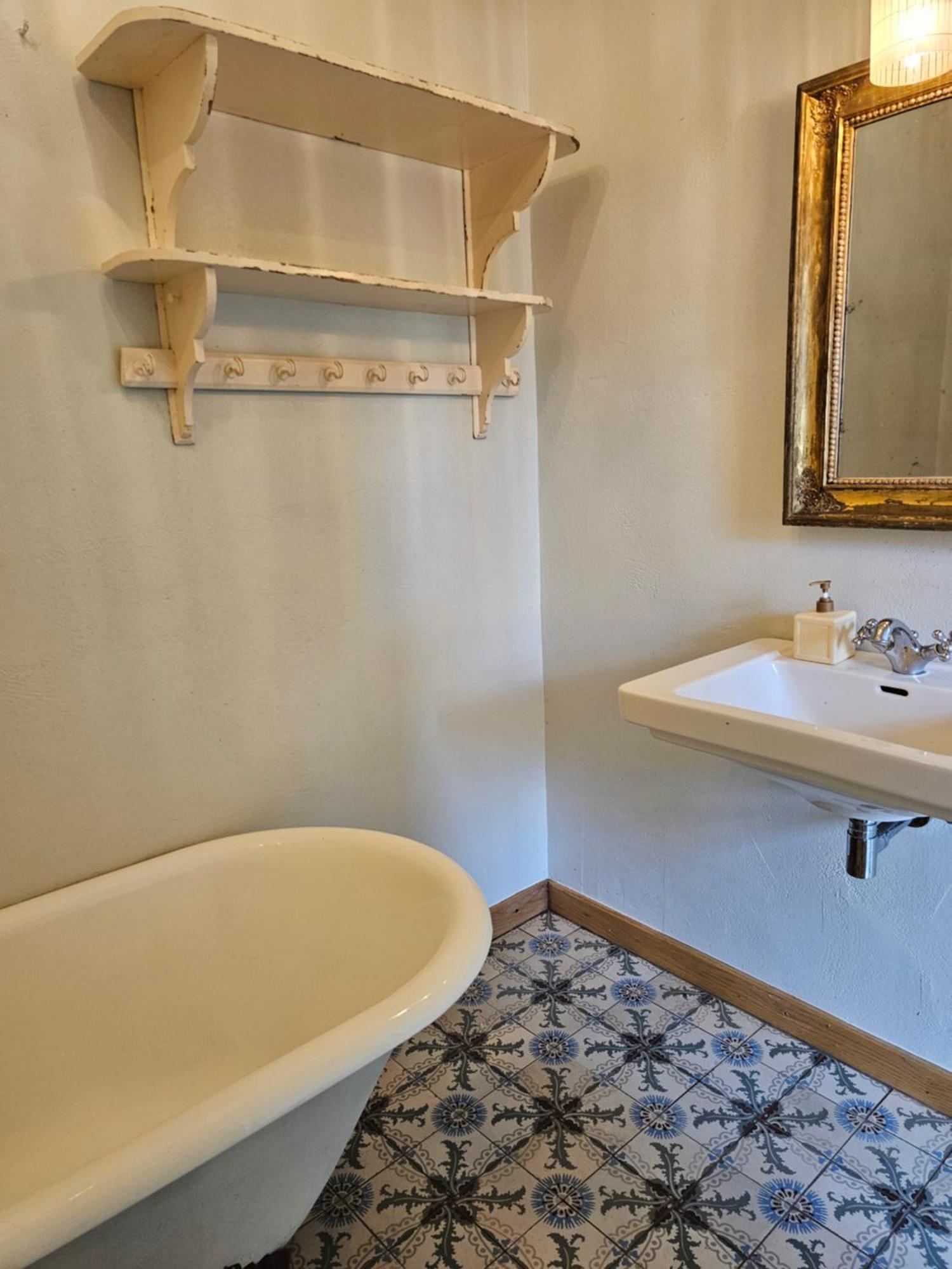 Logeerderij Tussen Koe & Kroonluchter Diessen Buitenkant foto